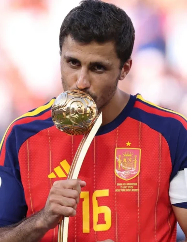 Rodri chega a Barcelona após brilhar na Copa do Mundo de 2026
