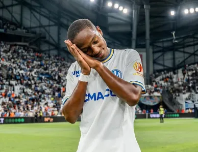 Futebol agita quinta-feira com jogos decisivos e resultados surpreendentes