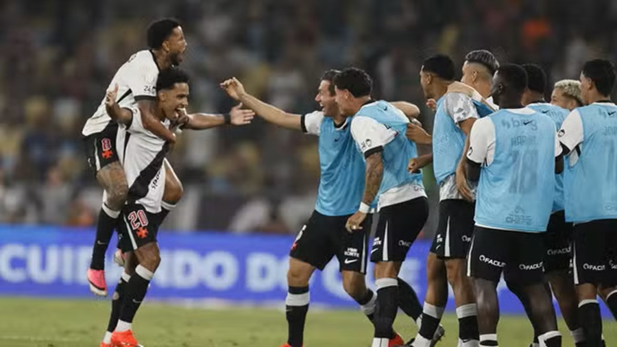 Vasco elimina Fluminense e avança às quartas da Copa do Brasil com show no Maracanã