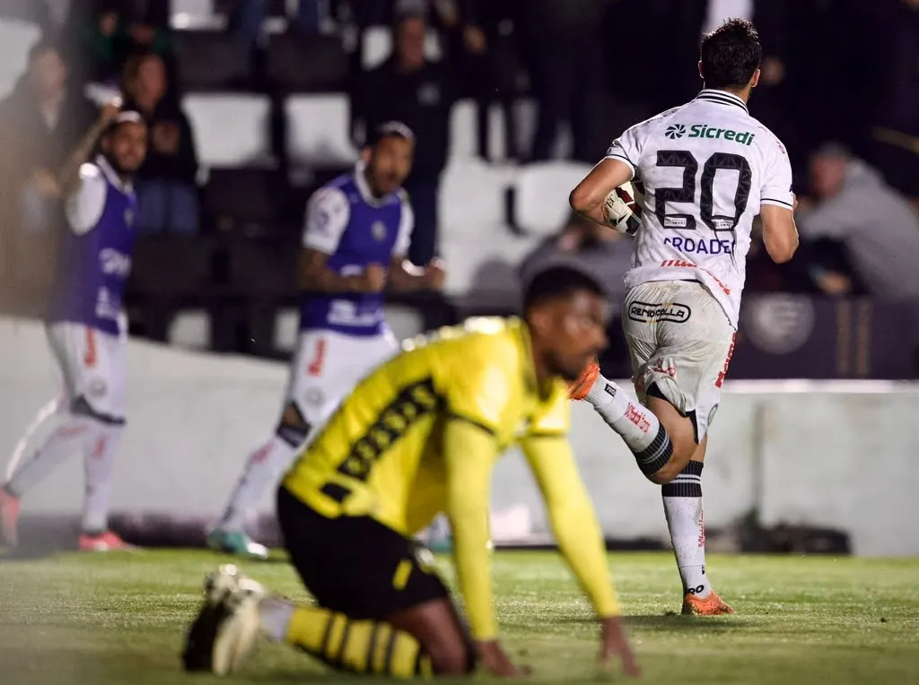 Futebol agita sexta-feira com resultados surpreendentes pelo Brasil e no exterior