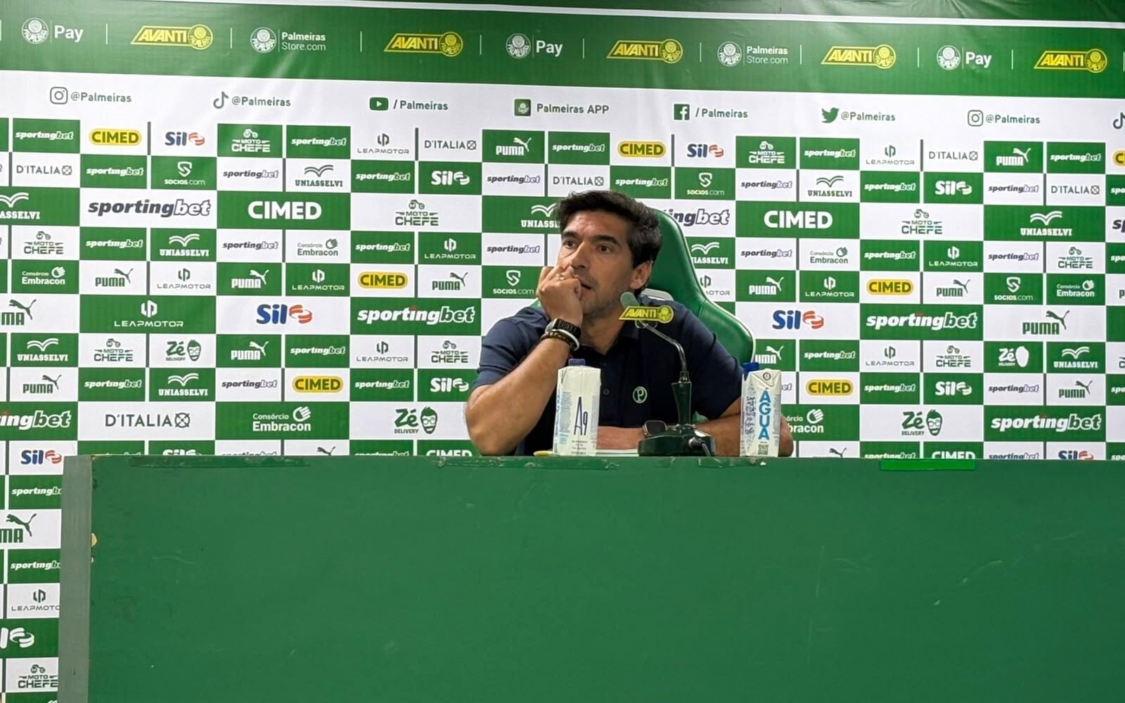 Abel Ferreira comenta interesse do Manchester City em Allan após goleada do Palmeiras
