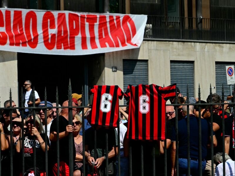 Milão se une para despedir Franco Baresi, lenda eterna do futebol italiano