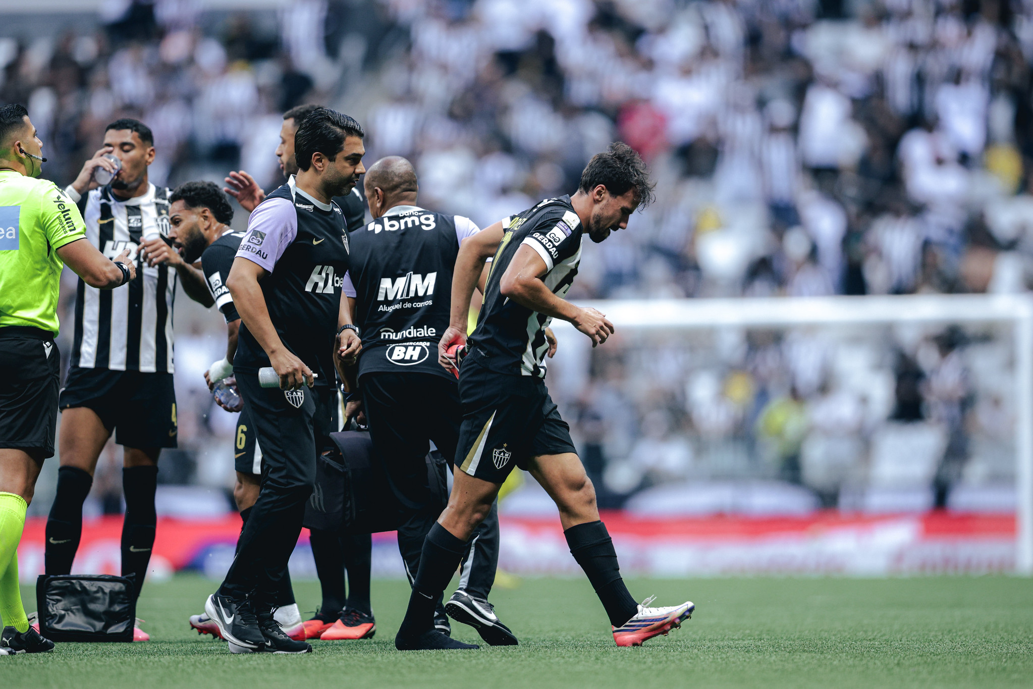 Atlético confirma lesão de Igor Gomes e atualiza quadro após vitória contra o Grêmio