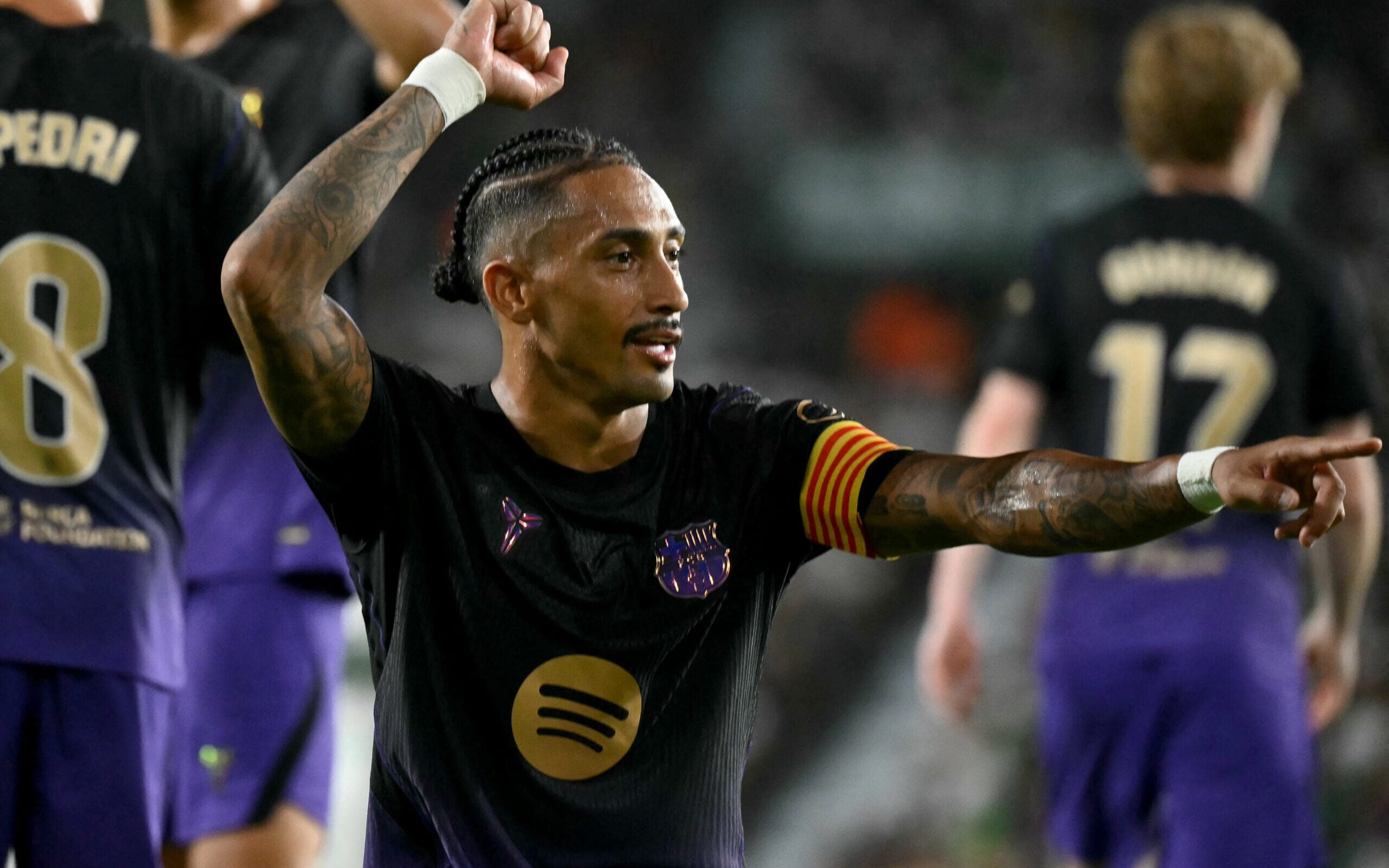 Barcelona brilha e atropela Elche com goleada de 5 a 0 na La Liga