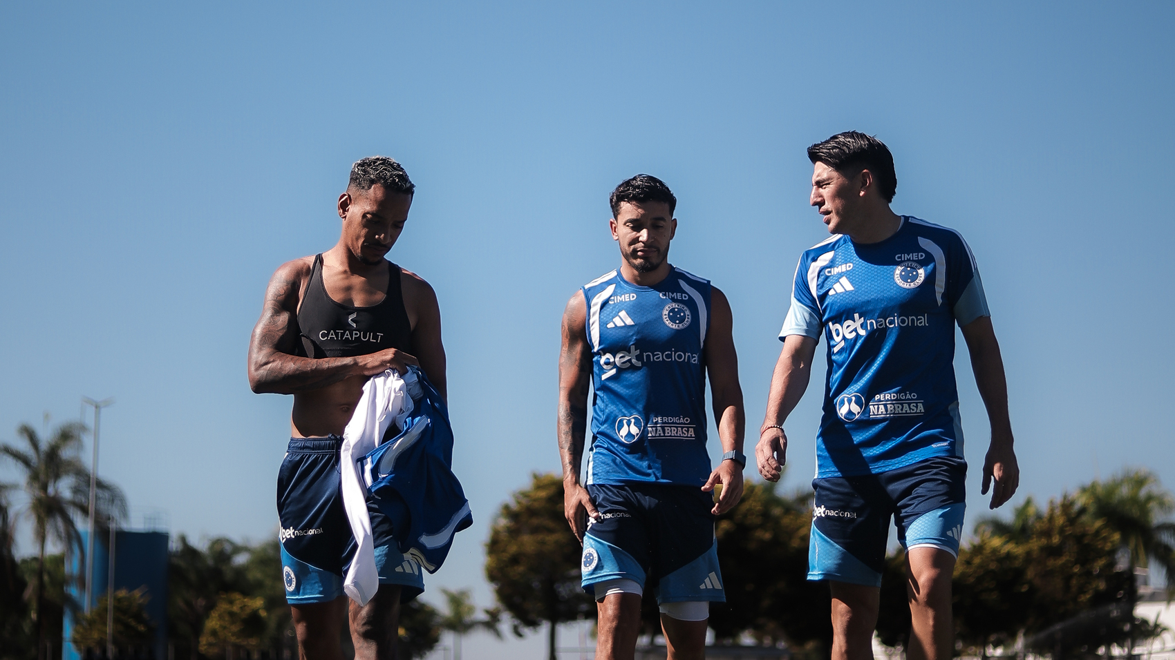 Cruzeiro enfrenta Corinthians em duelo decisivo antes do confronto com Flamengo na Libertadores
