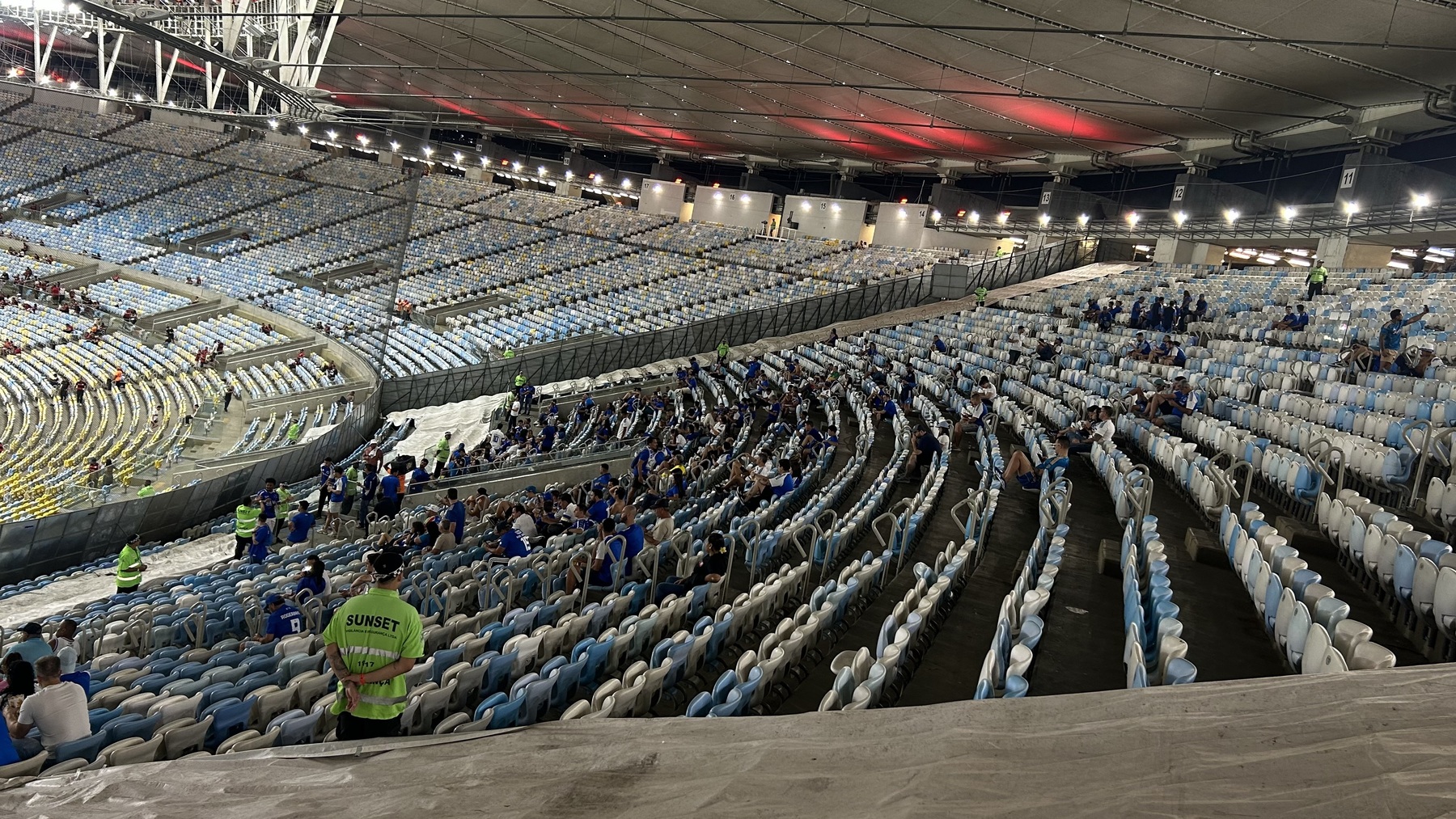 Maracanã reforça segurança e instala proteção para torcida do Cruzeiro no confronto