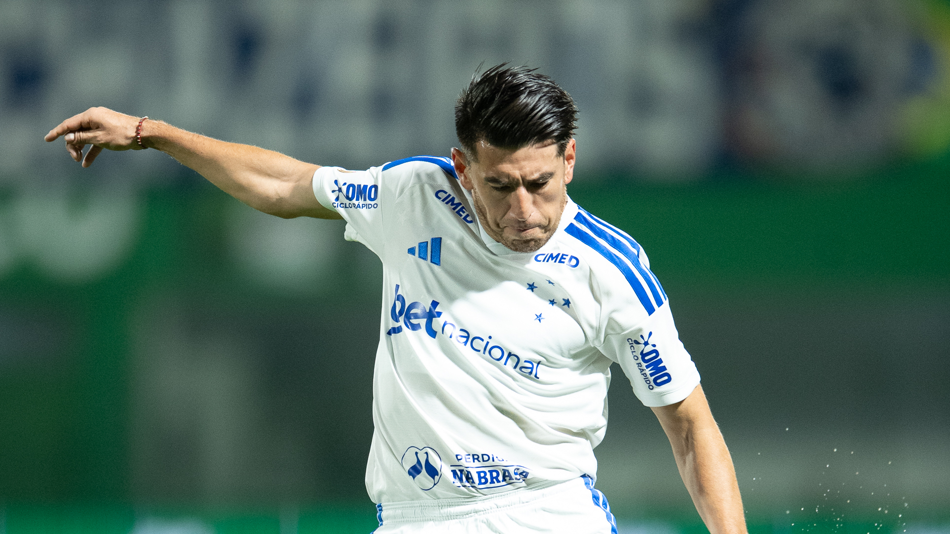 Lucas Villalba comenta futuro no Cruzeiro e abre portas para renovação
