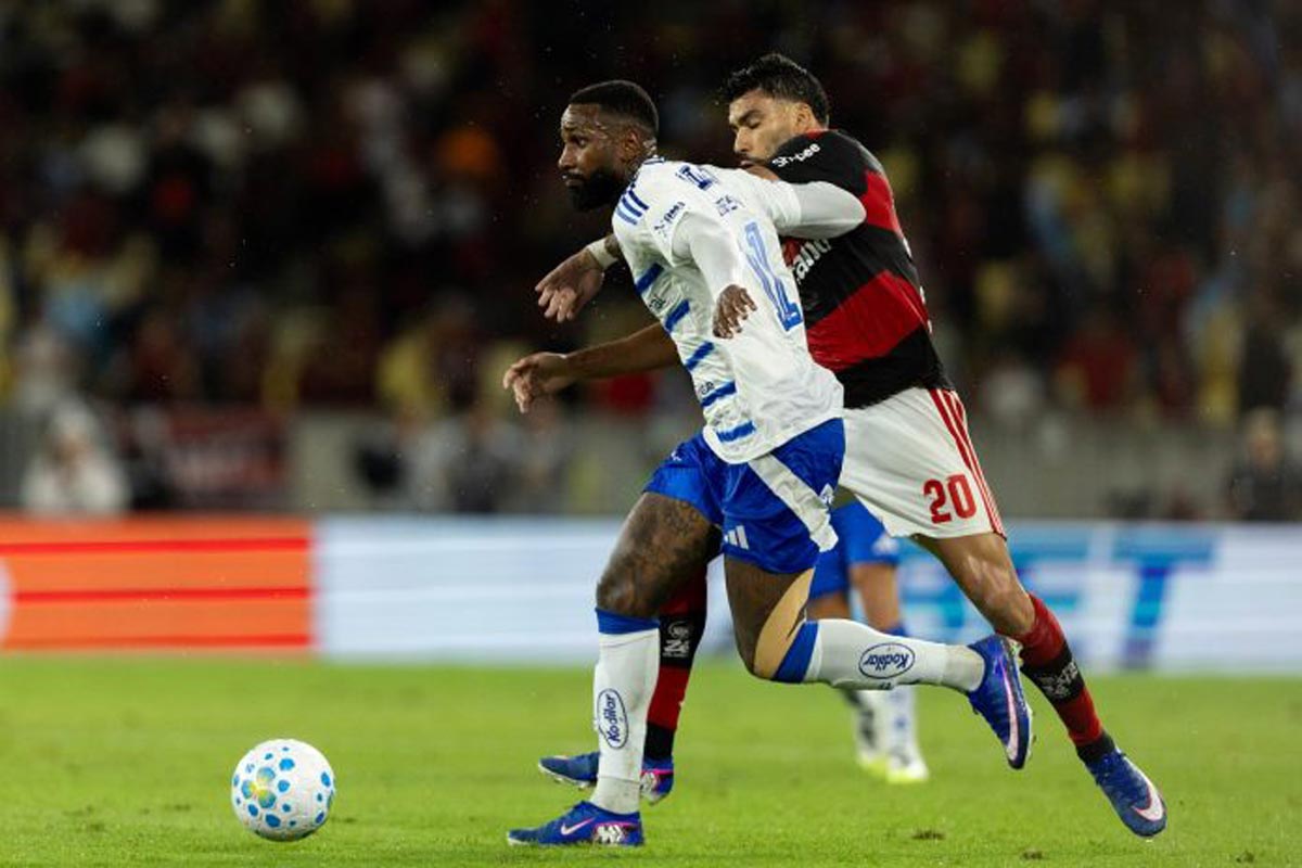 Árbitro argentino gera polêmica com decisão no empate decisivo da Libertadores