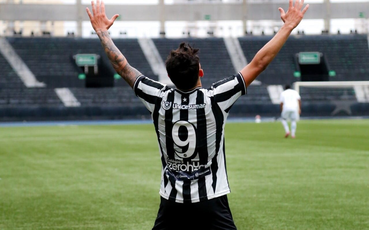 Lucas Emanuel brilha e lidera vitória do Botafogo Sub-17 após estreia de luxo no profissional