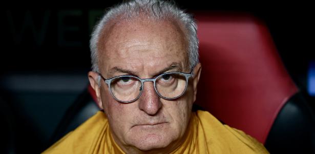São Paulo afunda na crise após derrota de virada para o Grêmio