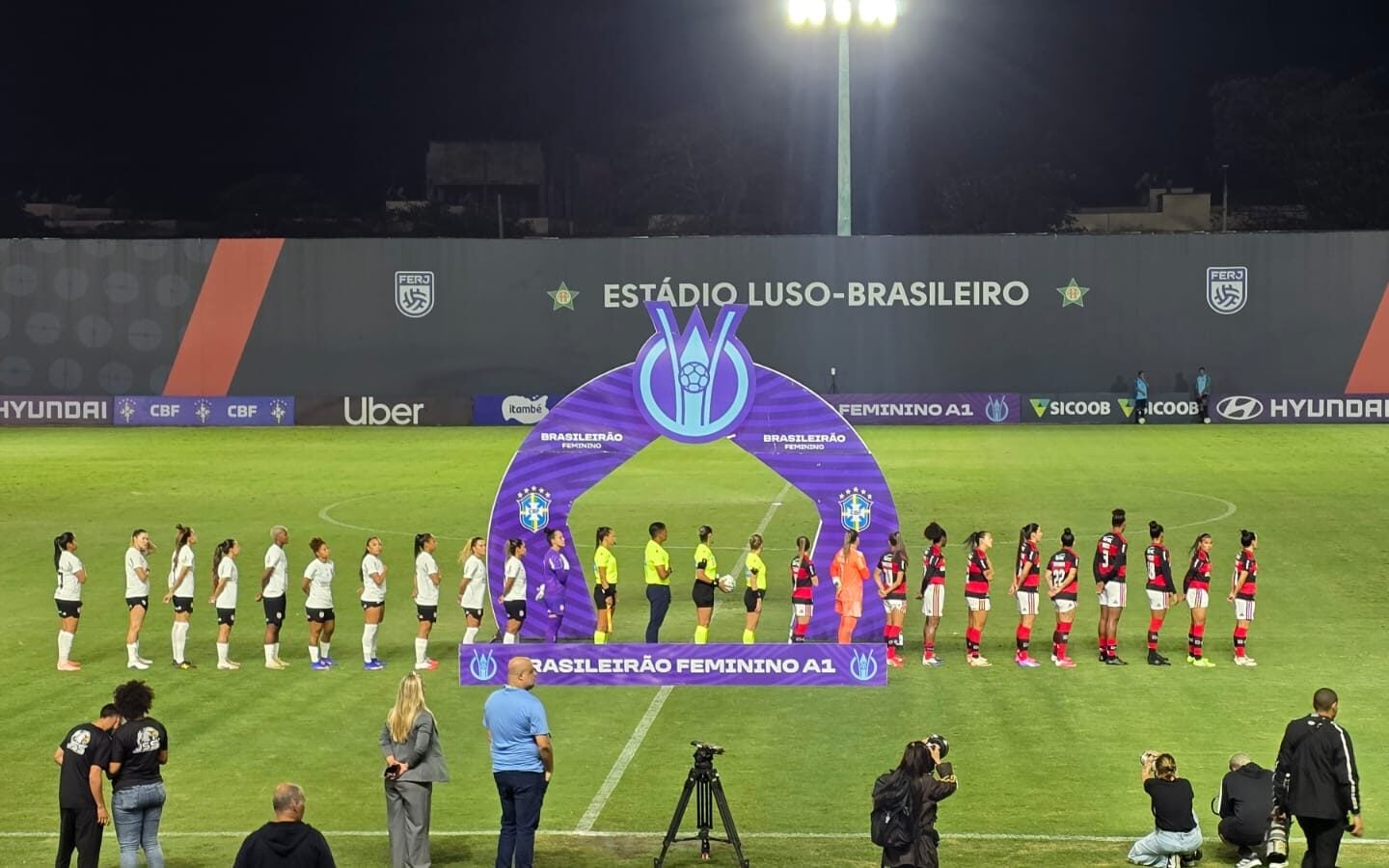 Corinthians retoma a liderança do Brasileirão Feminino com vitória apertada sobre o Flamengo