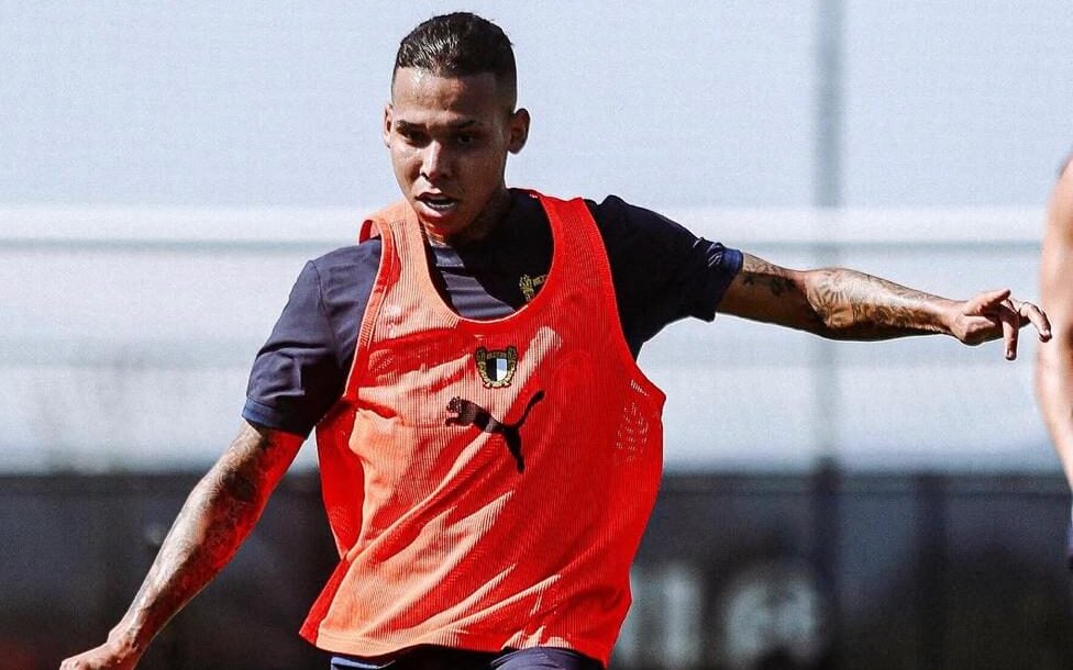 Gustavo Garcia mira temporada de destaque no Famalicão após estreia na Europa
