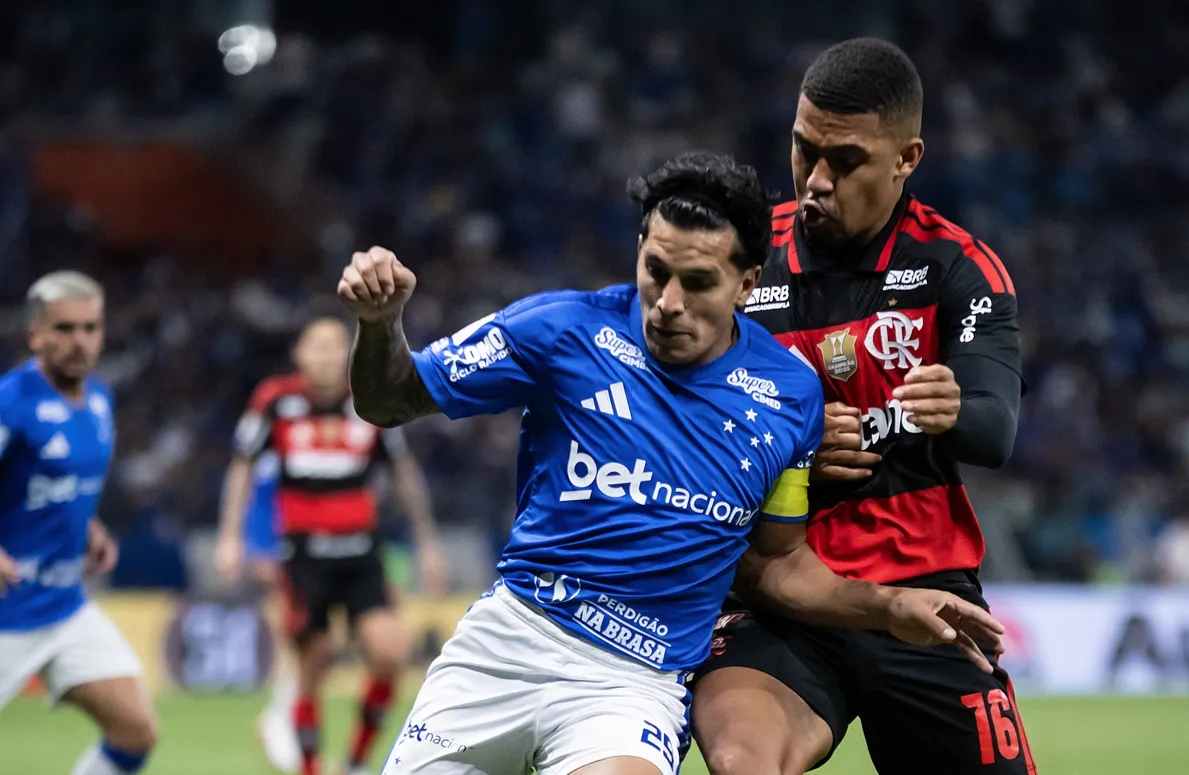 Flamengo tropeça e Cruzeiro vira jogo na abertura da 24ª rodada do Brasileirão