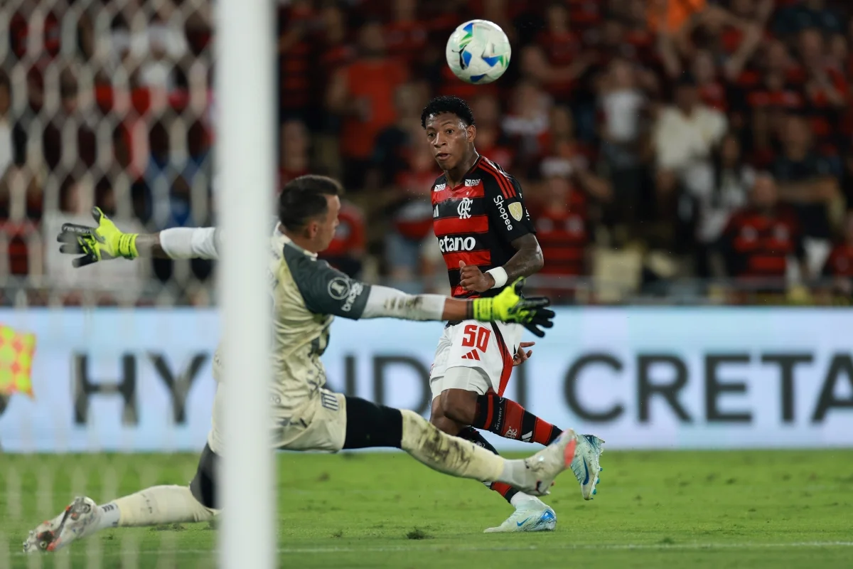 Gonzalo Plata se despede do Flamengo e confirma transferência para o Dínamo Moscou