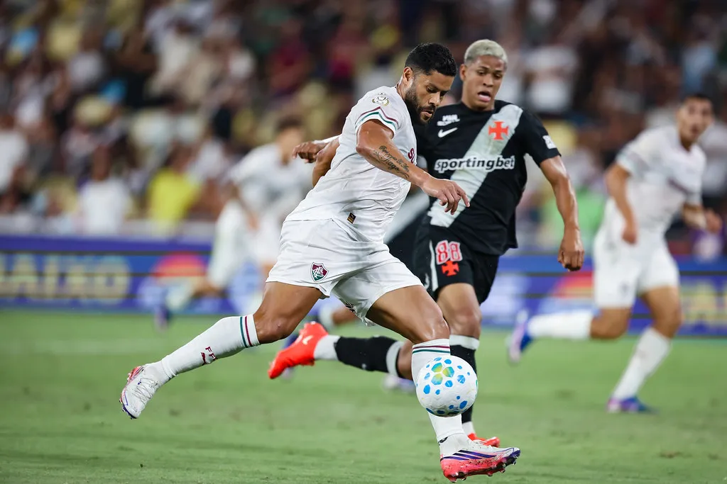 Futebol agita o sábado com jogos decisivos e resultados surpreendentes