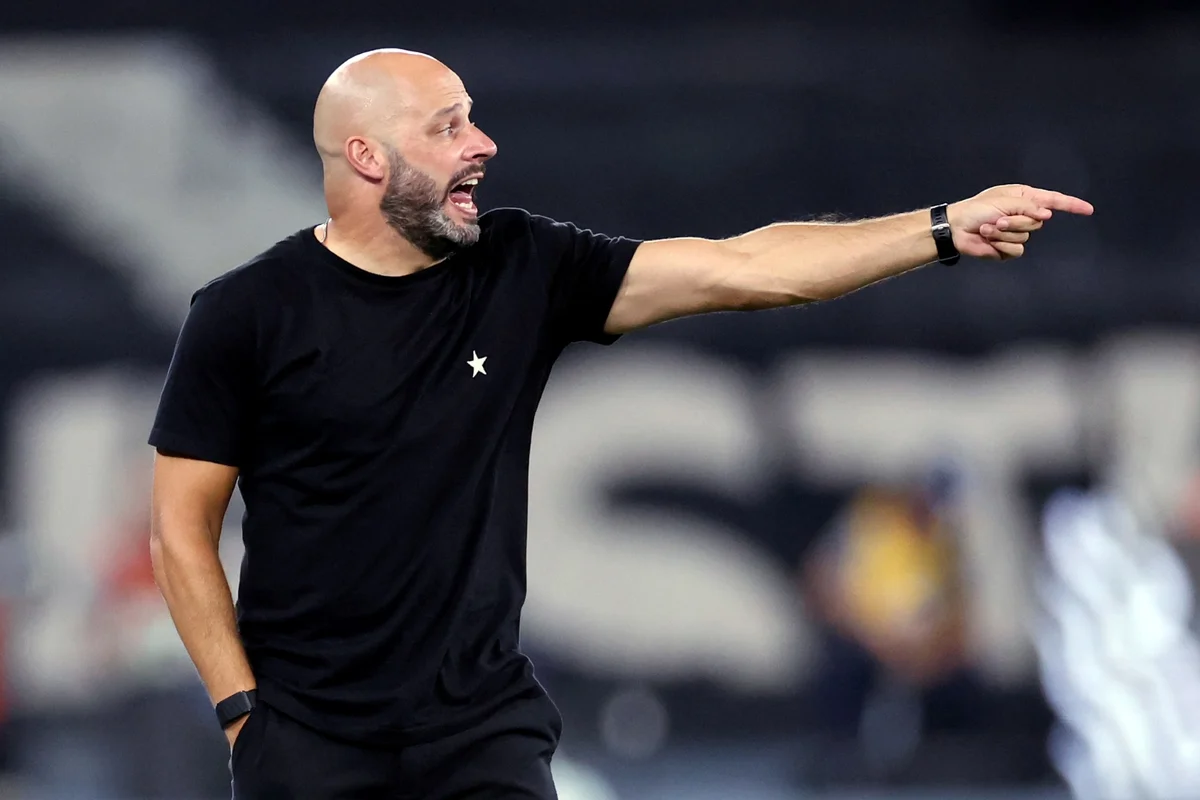 Botafogo deixa escapar vitória no clássico contra Fluminense e técnico dispara