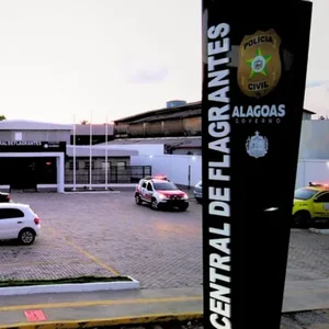 Homem é detido após acidente de moto com as três filhas em Maceió