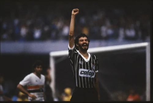 Globo prepara documentário inédito sobre Sócrates, ícone do Corinthians e da seleção