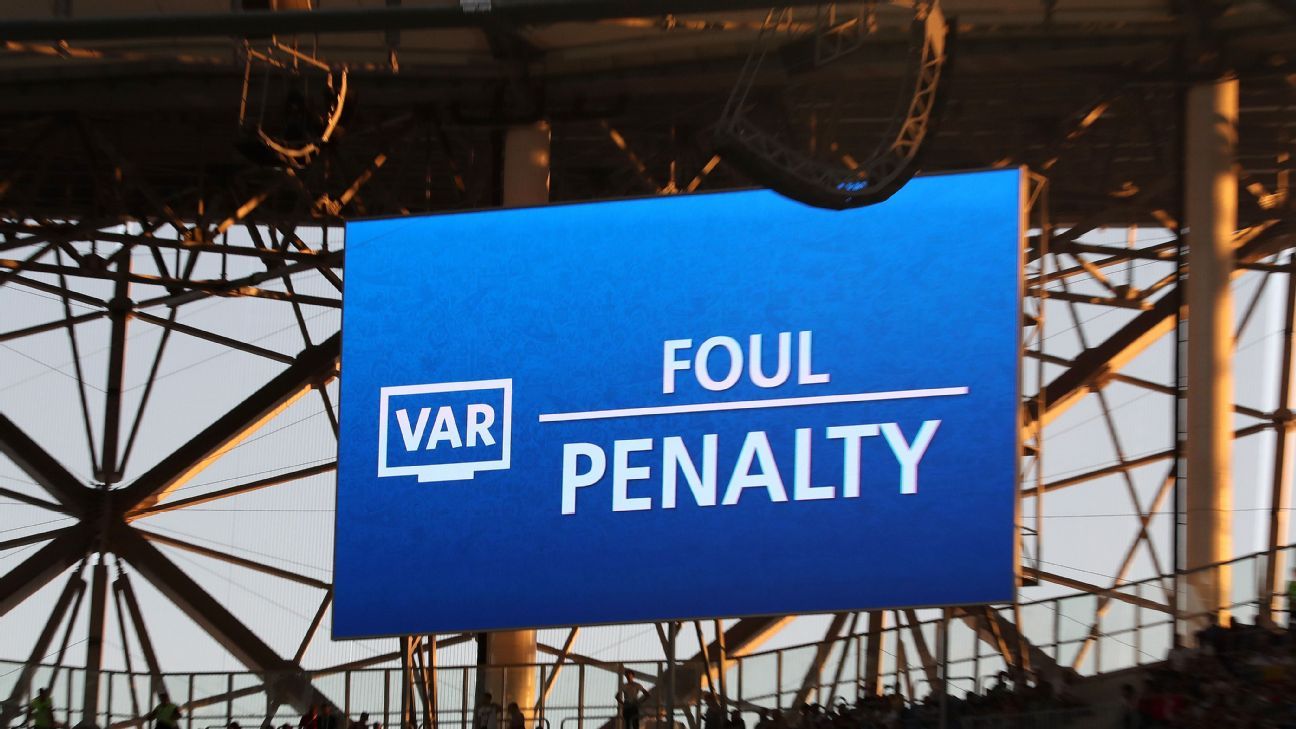Roberto Rosetti propõe mudanças no uso do VAR no futebol europeu