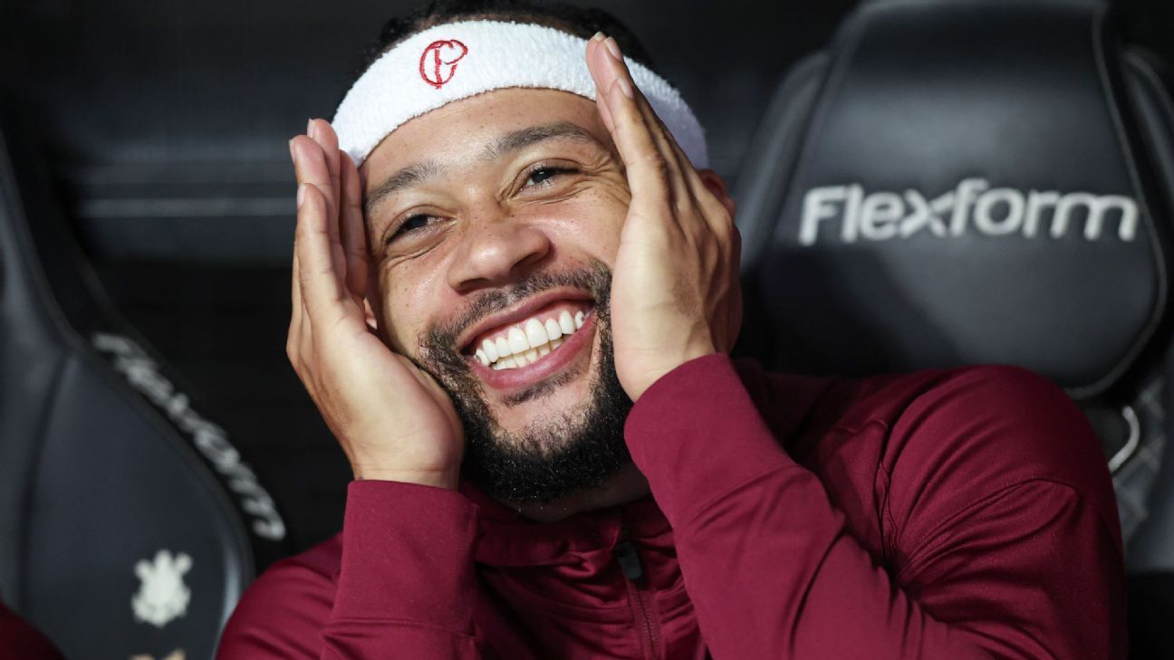 Fernando Diniz ansioso para ter Memphis Depay de volta no Corinthians