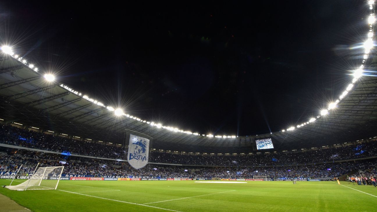 Cruzeiro e Flamengo duelam no Mineirão pela vaga nas quartas da Libertadores