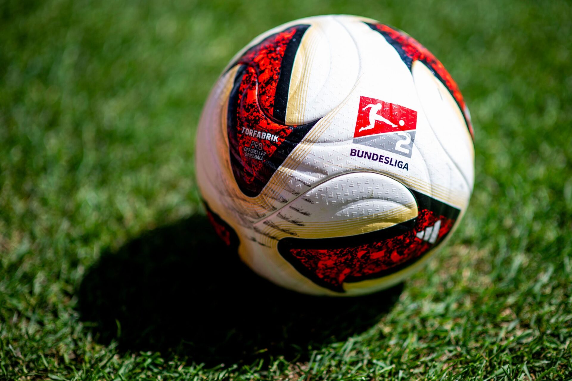 Torfabrik, a nova bola da Bundesliga, já gera polêmica entre jogadores na temporada 2026