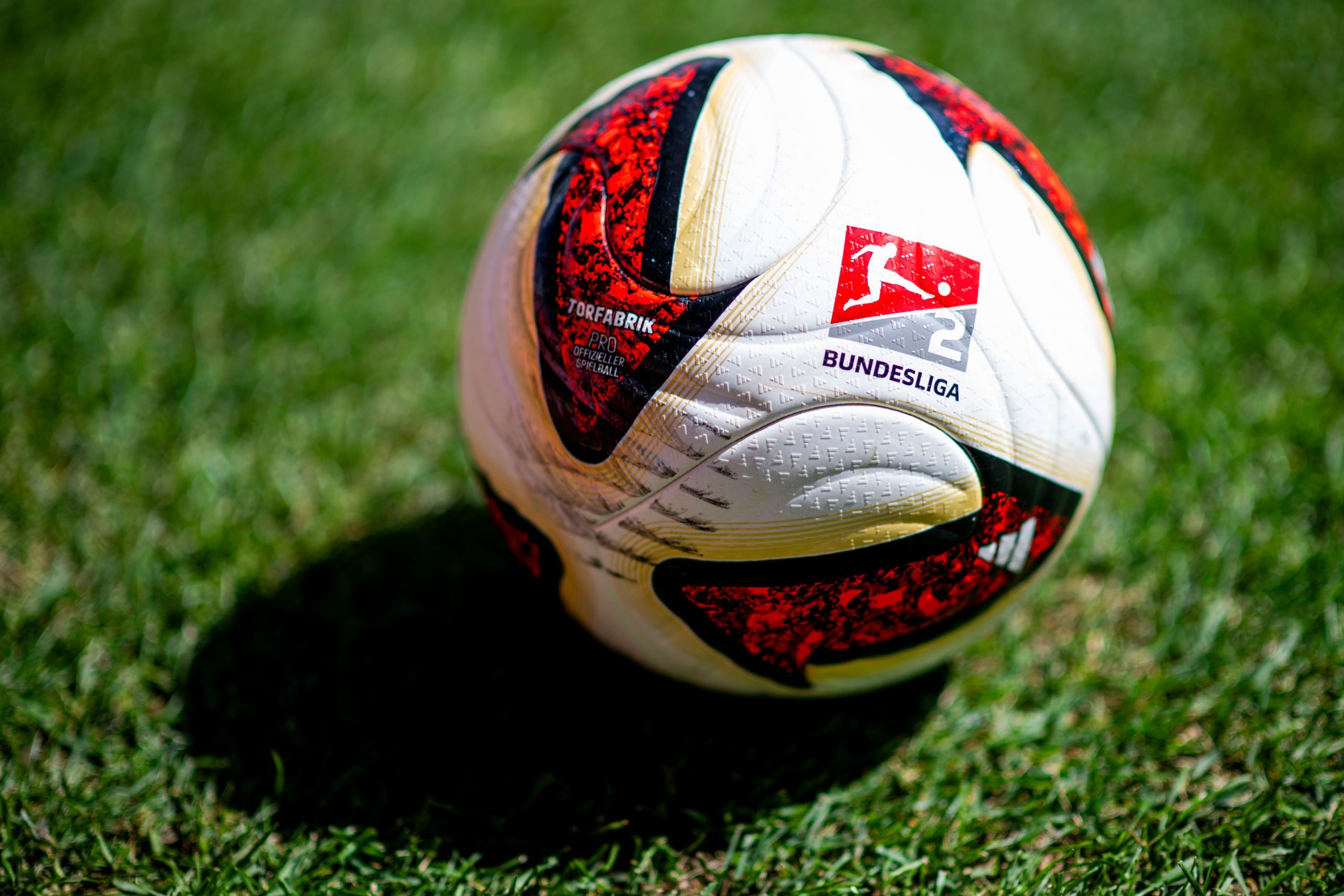 Torfabrik, a nova bola da Bundesliga, já gera polêmica entre jogadores na temporada 2026