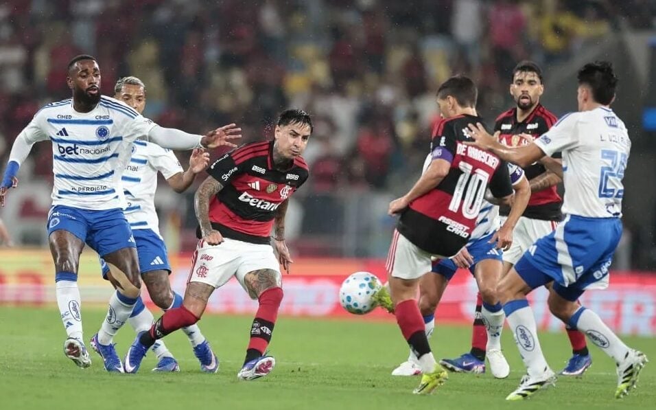 Futebol agita quarta-feira com Supercopa da Uefa e oitavas da Libertadores