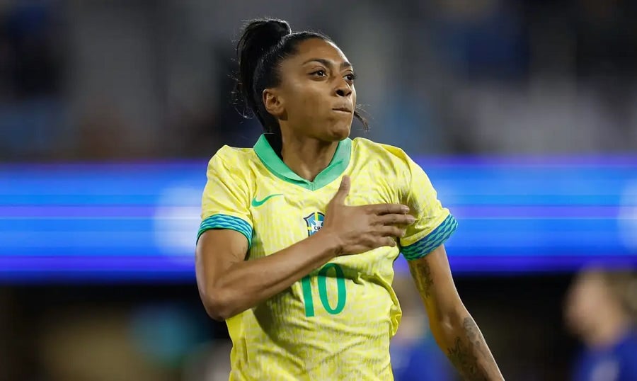 Kerolin é a nova estrela do Barcelona e bate recorde no futebol feminino brasileiro