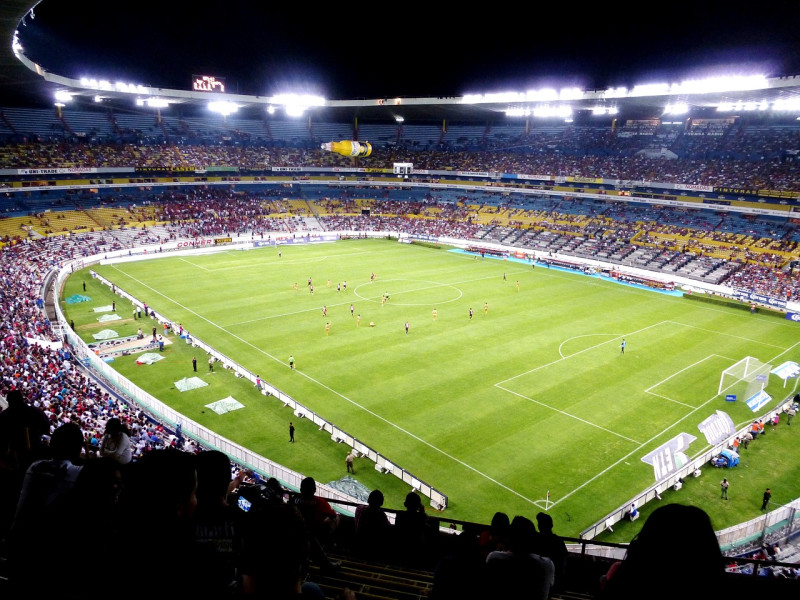 Futebol agita quinta-feira com confrontos decisivos no Brasil e Europa