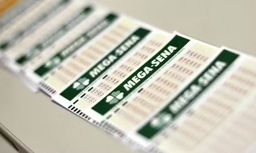 Sorteio da Mega-Sena promete prêmio de R$ 100 milhões neste domingo em São Paulo