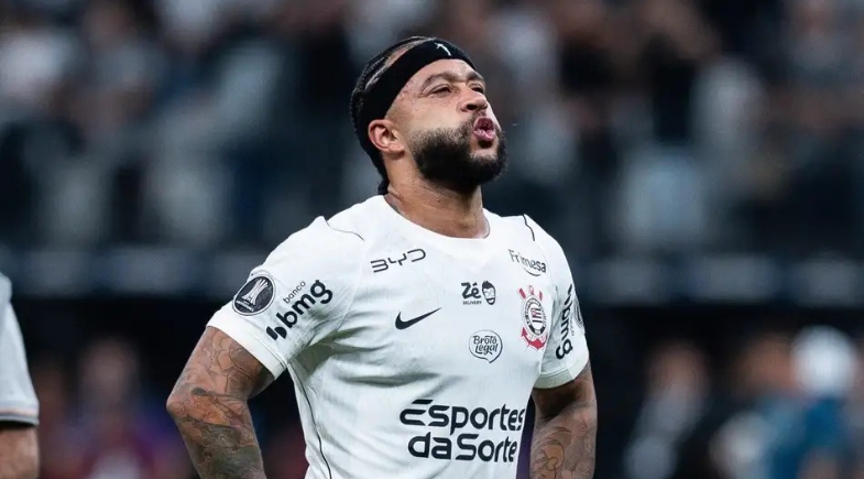 Corinthians multa Memphis Depay após polêmica com vídeo do Parque São Jorge