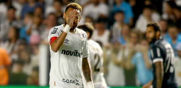 Vila Belmiro vê jogo truncado com chances desperdiçadas de Atlético-MG e Internacional