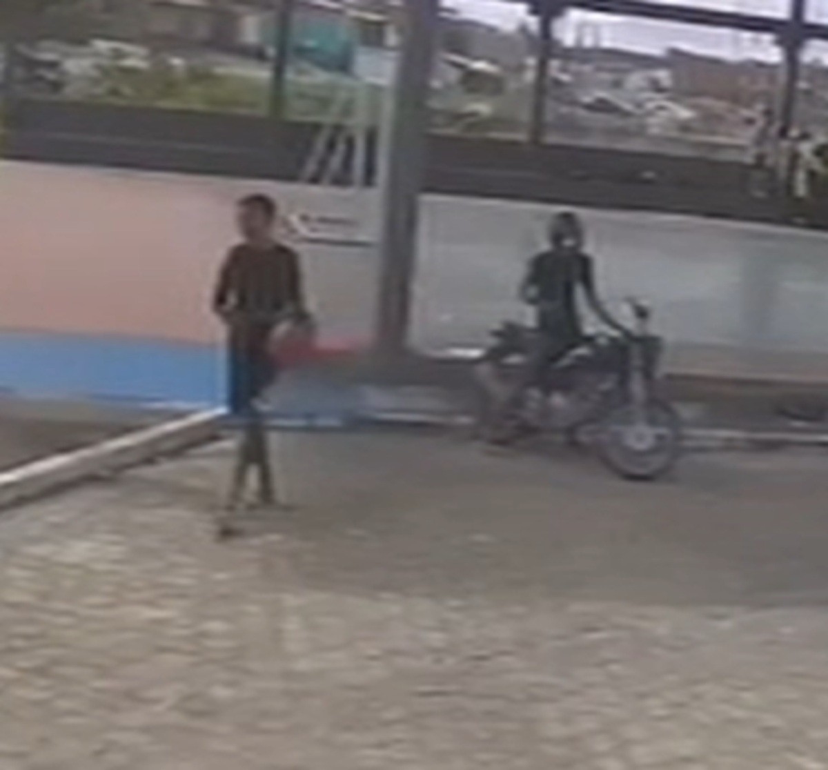 Polícia divulga imagens dos suspeitos do assassinato do jovem ex-jogador Micael em Maceió