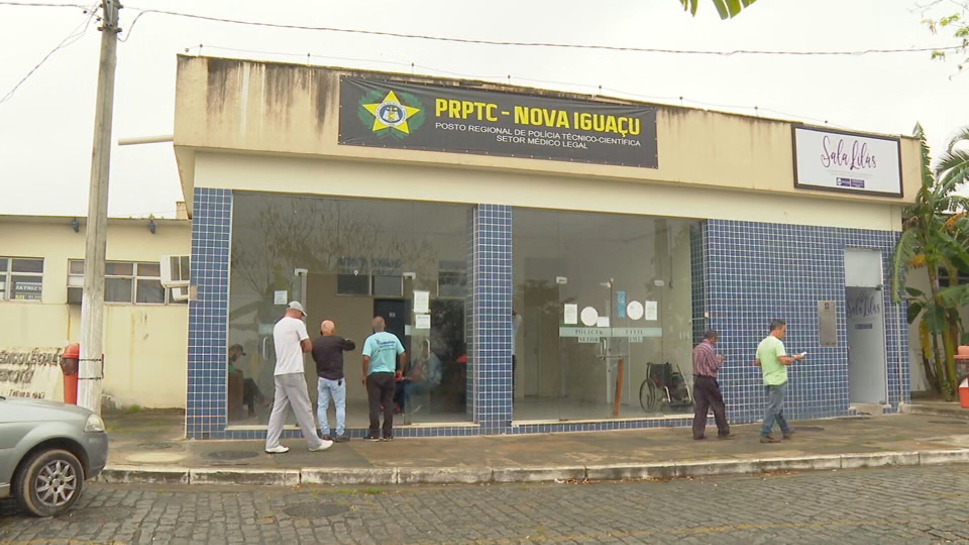 Famílias enfrentam longas esperas para liberação de corpos no IML de Nova Iguaçu