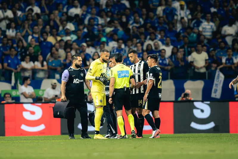 Atlético-MG e Cruzeiro empatam após lance polêmico envolvendo Kaio Jorge