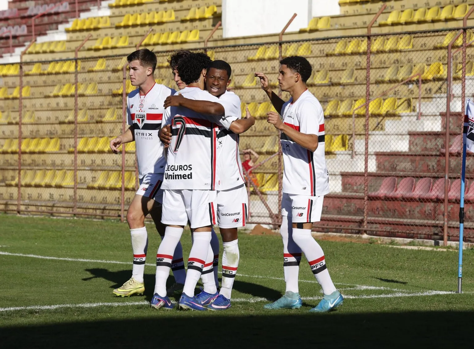 Futebol Paulista e Brasileiro agitam sexta-feira com jogos eletrizantes