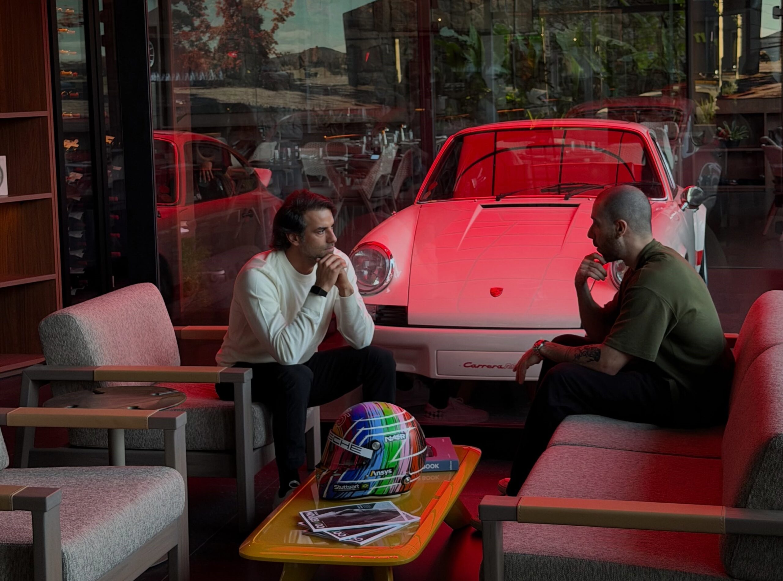 Porsche abre restaurante exclusivo em São Paulo com arte, música e carros de luxo