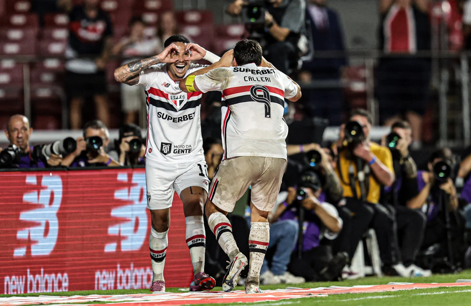 São Paulo encara o Red Bull Bragantino com pressão total no Morumbi