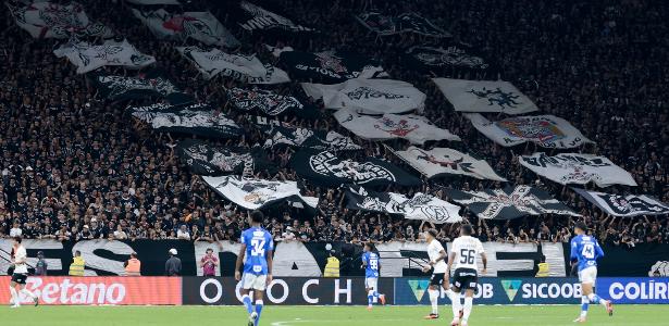Corinthians perde para Cruzeiro em jogo eletrizante com gol nos minutos finais