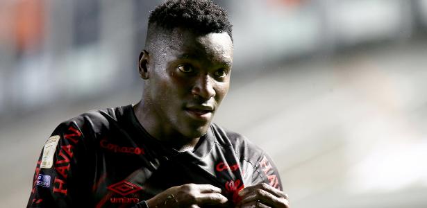 Conheça o atacante que está dominando o Brasileirão em 2026 com gols e força incomparáveis