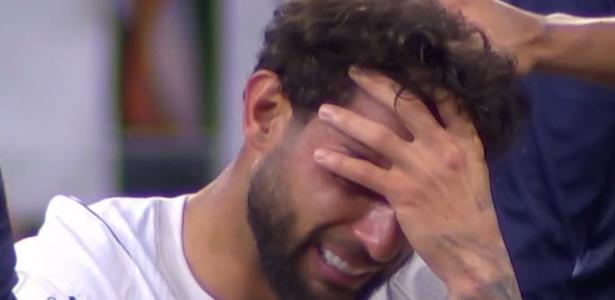 Corinthians enfrenta dilema entre jogar no Itaquerão ou mudar por causa do gramado