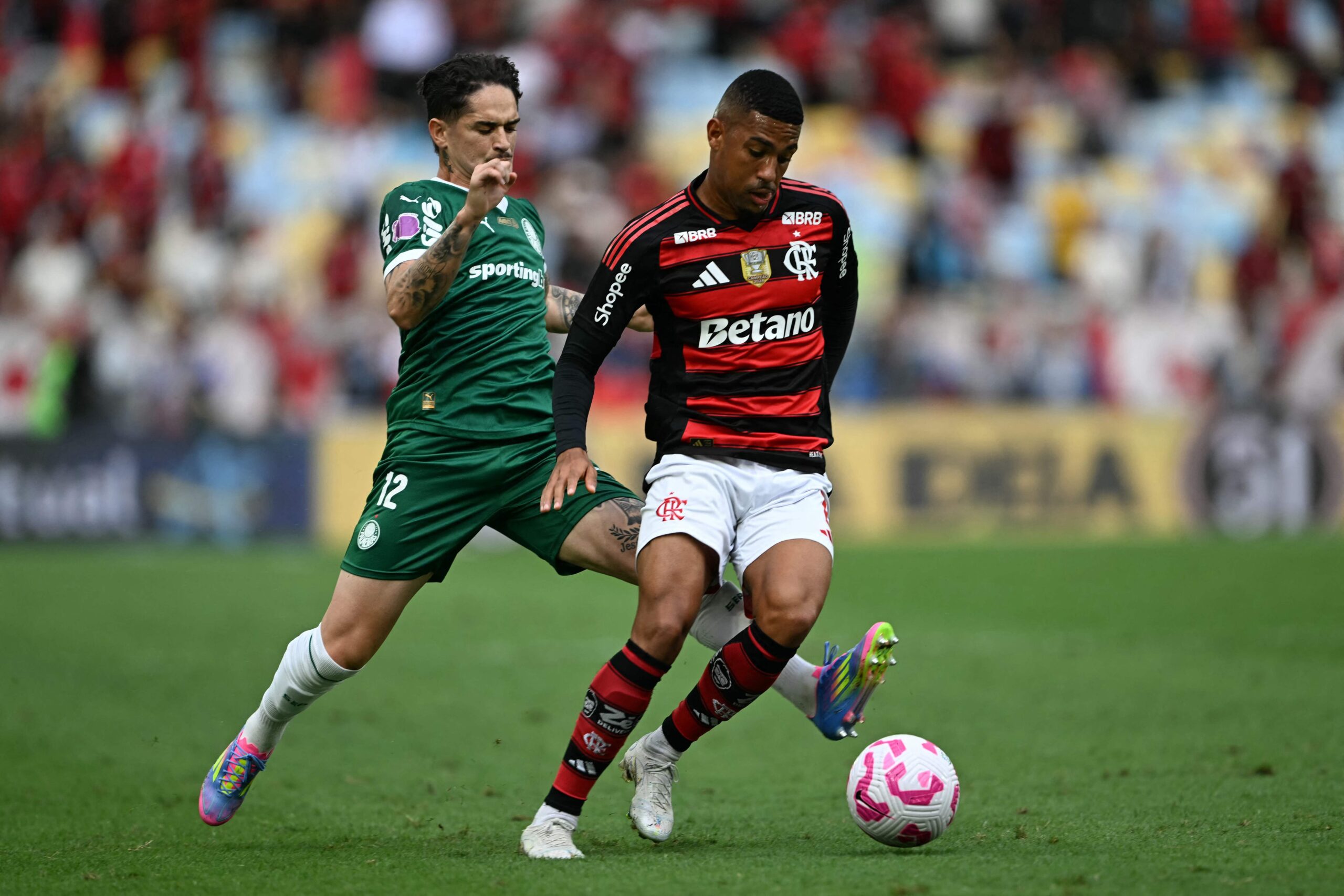 Briga pelo topo do Brasileirão esquenta com Palmeiras e Flamengo trocando liderança