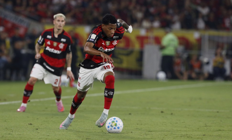 Flamengo esclarece situação de Gonzalo Plata após retorno do atacante do Dínamo de Moscou