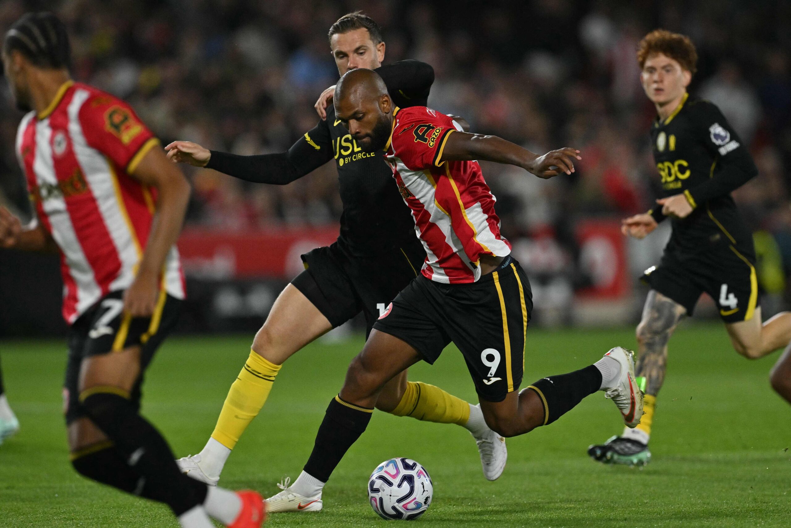 Igor Thiago volta a marcar e brilha na vitória do Brentford sobre o Chelsea