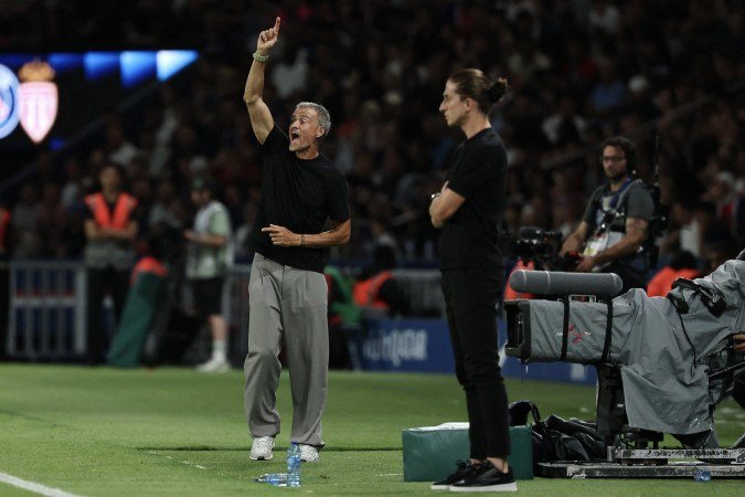 Monaco surpreende e vence PSG com virada emocionante no Parc des Princes