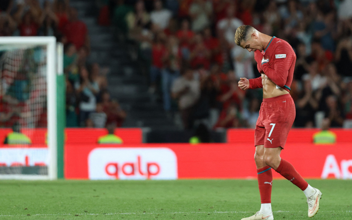 Jorge Jesus surpreende e deixa Cristiano Ronaldo no banco contra a Noruega