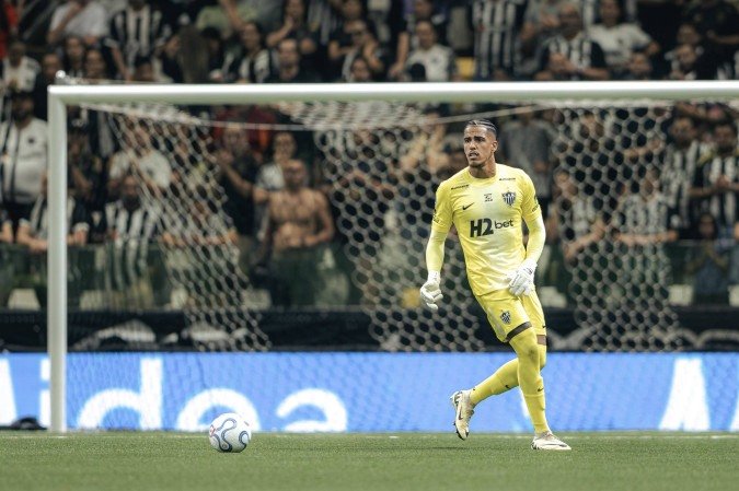 Atlético-MG avança às semifinais da Sul-Americana após duelo eletrizante contra o Santos