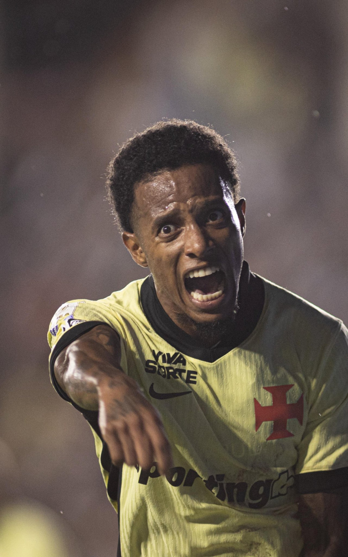 Vasco domina Cruzeiro em São Januário e avança no Brasileirão com vitória por 3 a 1