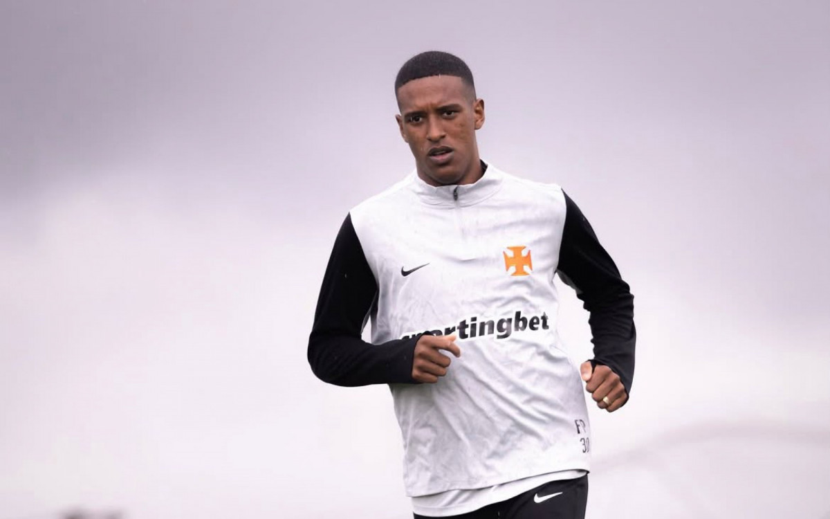 Vasco confirma compra definitiva de Robert Renan após evolução com Pedro Emanuel